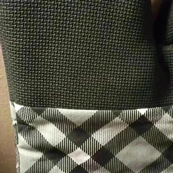 NWT - Revival Brands Neoprene Black & White Oven Mitt - Picture 7 of 10